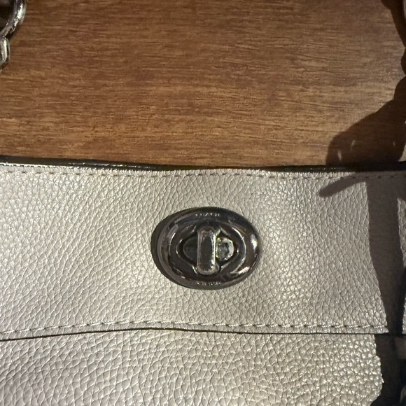Coach Peyton Pebbled Leather Chain Tote – Light Beige (Authentic)​ - Picture 4 of 6